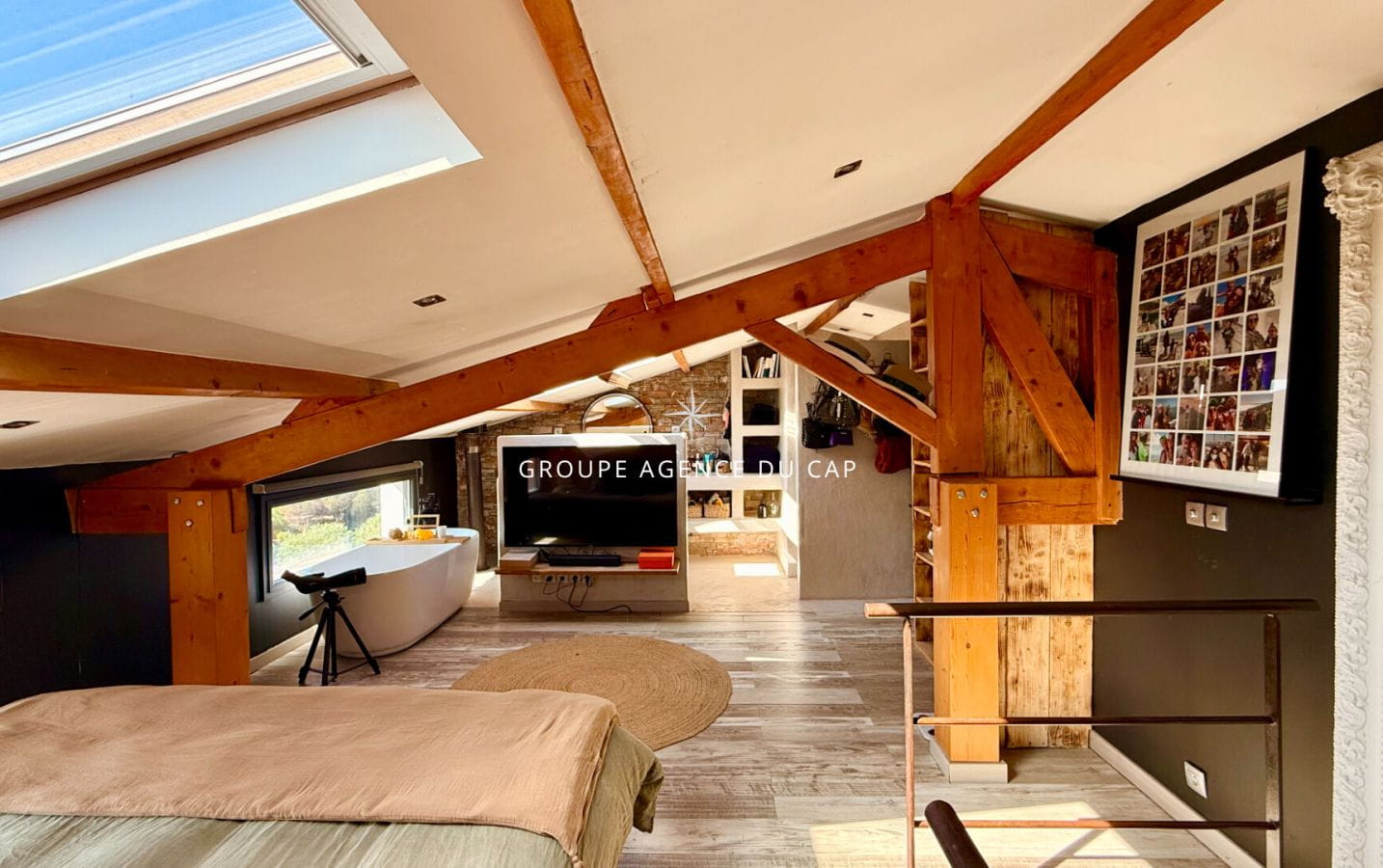 VILLA MODERNE VUE MER SUR LE GOLFE DE SAINT TROPEZ AVEC PISCINE GARAGE ET APPARTEMENT 4P Image 11