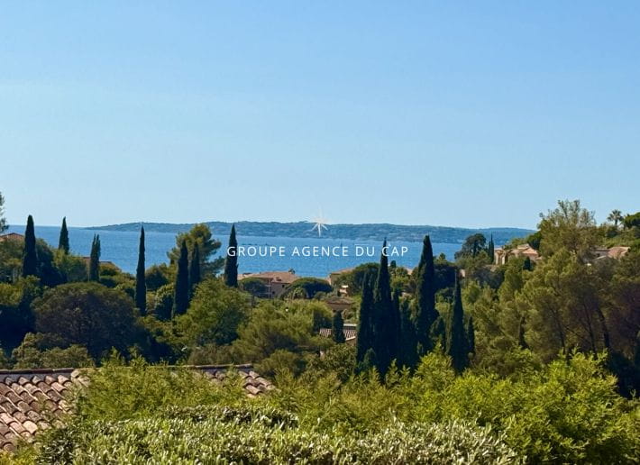 VILLA MODERNE VUE MER SUR LE GOLFE DE SAINT TROPEZ AVEC PISCINE GARAGE ET APPARTEMENT 4P