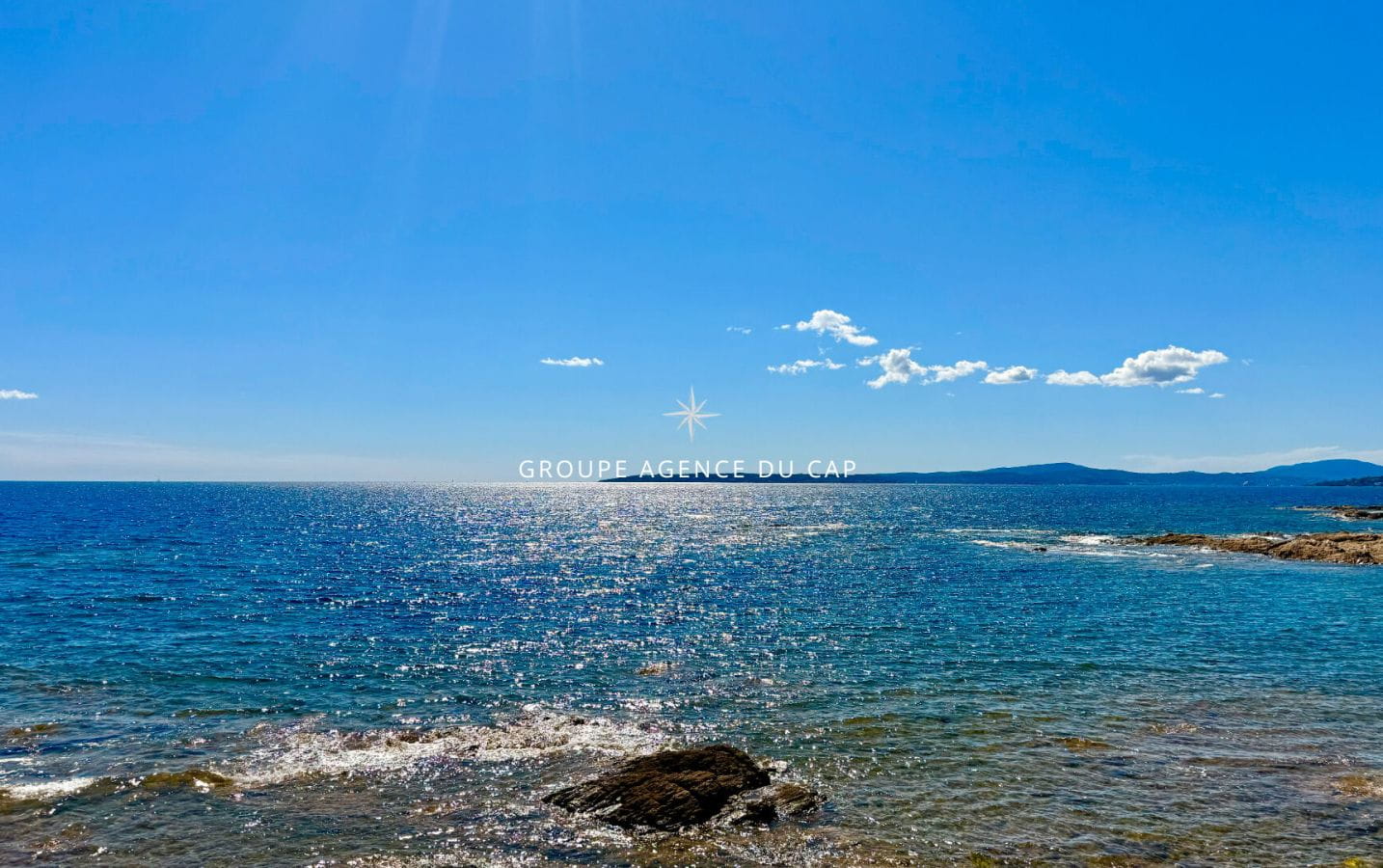 WATERFRONT 7-ROOM VILLA WITH POOL VIEW OF THE GULF OF SAINT TROPEZ, IN LES ISSAMBRES Image 0