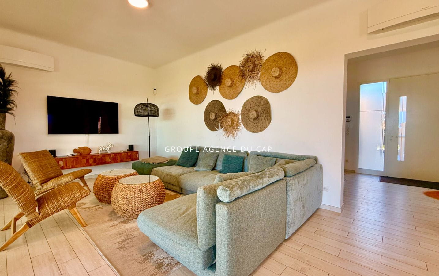 VILLA PIEDS DANS L’EAU 7 PIECES AVEC PISCINE VUE GOLFE DE SAINT TROPEZ, AUX ISSAMBRES Image 5