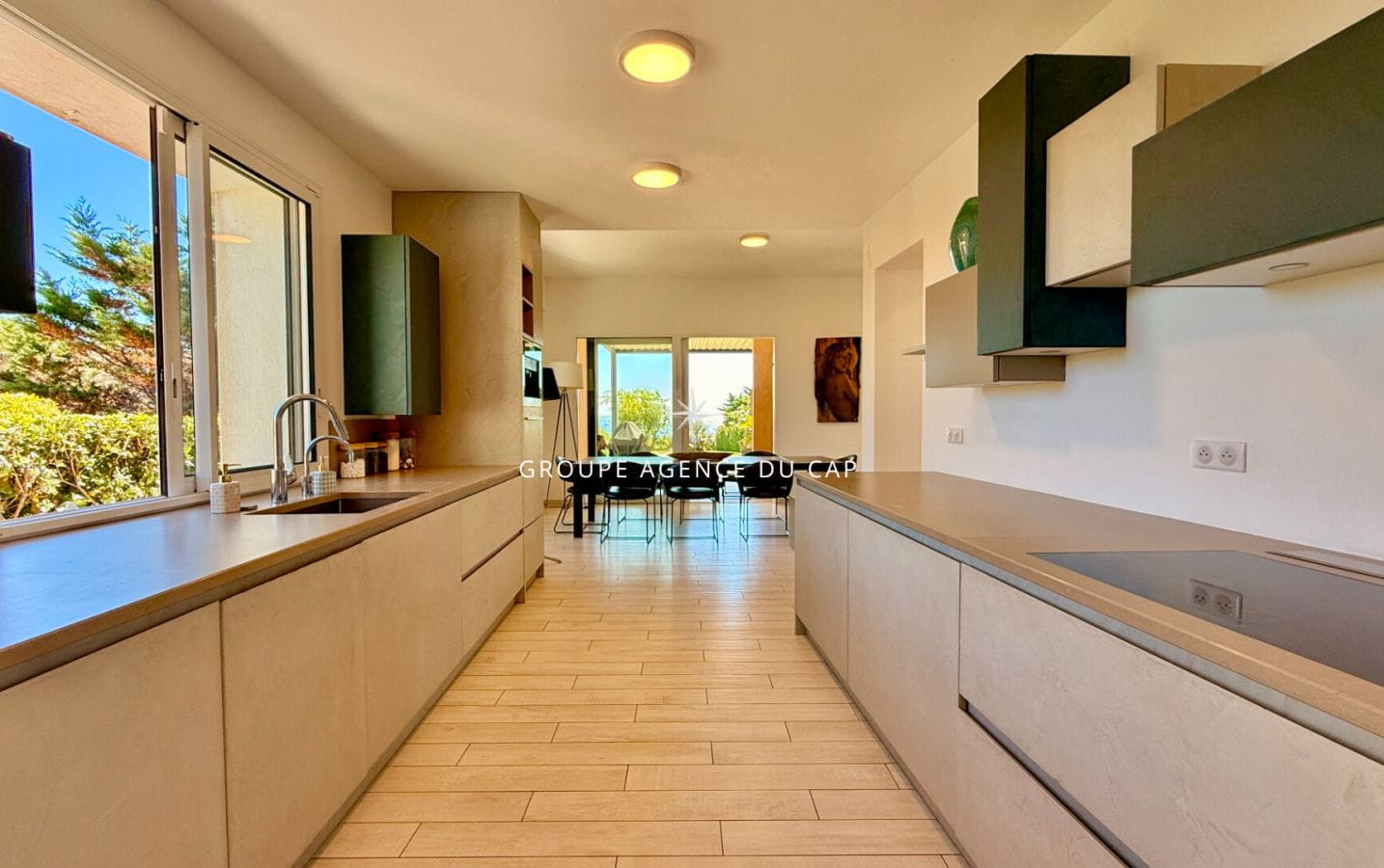 VILLA PIEDS DANS L’EAU 7 PIECES AVEC PISCINE VUE GOLFE DE SAINT TROPEZ, AUX ISSAMBRES Image 8