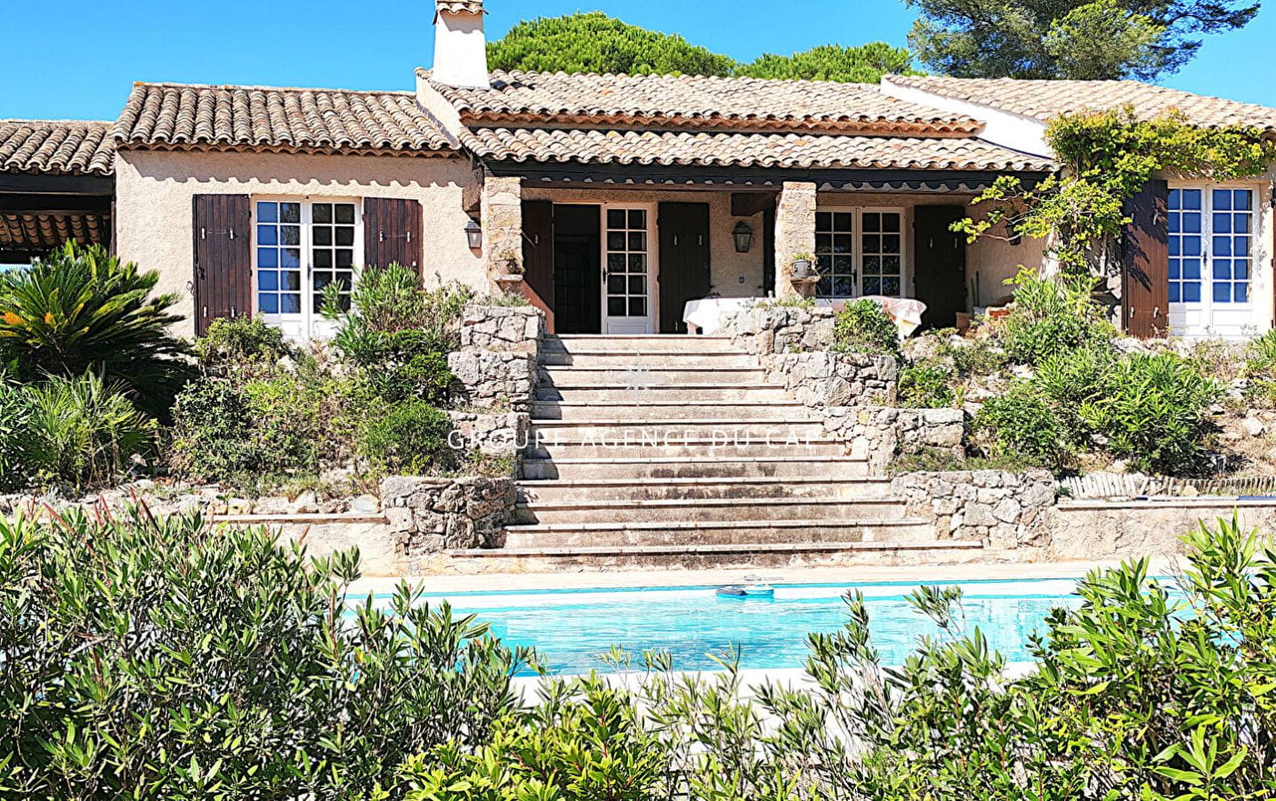 A VENDRE – VILLA PROVENCALE DE PLAIN-PIED AVEC 4 CHAMBRES A PIED DES PLAGES ET DES COMMERCES AU CALME Image 1