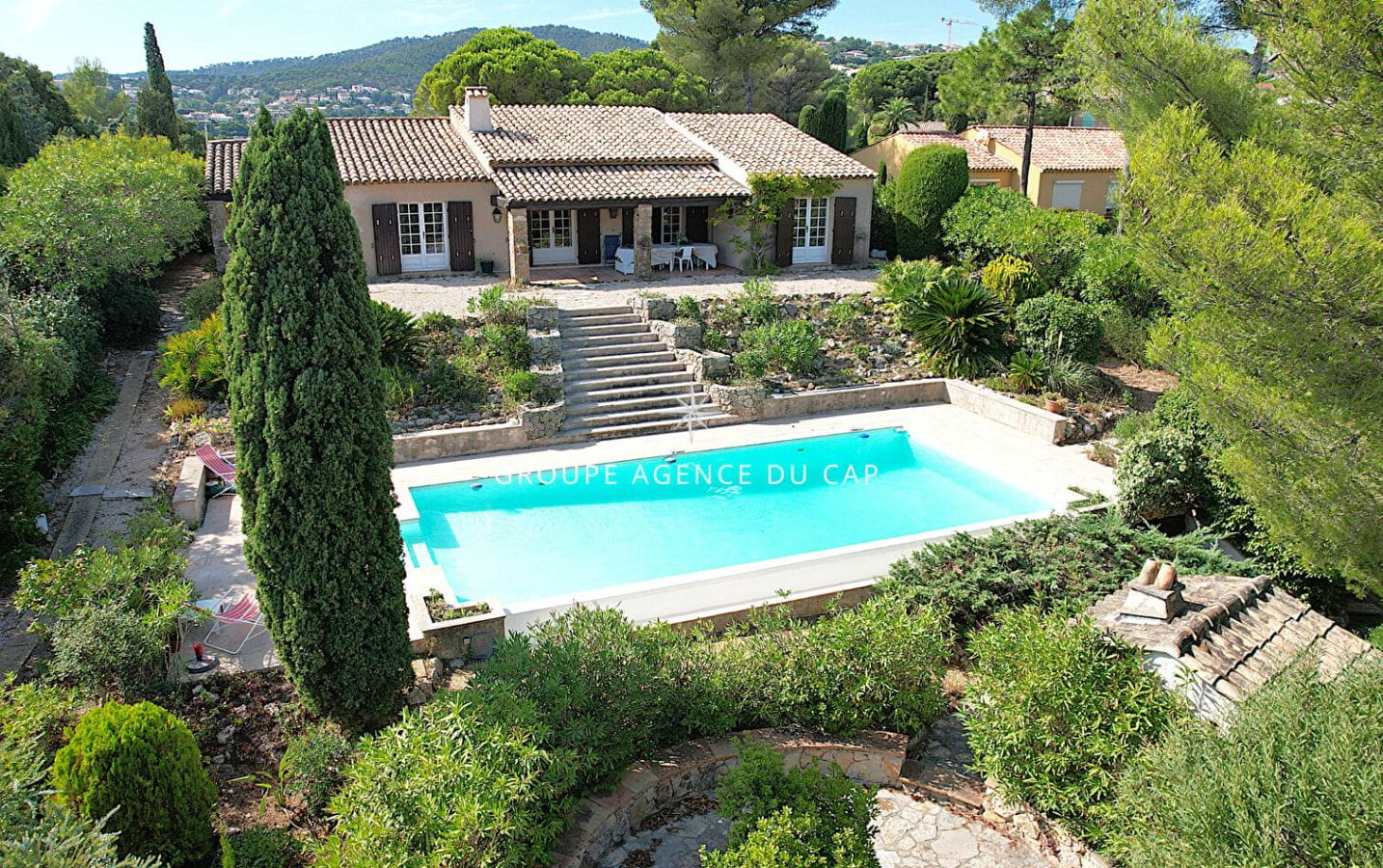 A VENDRE – VILLA PROVENCALE DE PLAIN-PIED AVEC 4 CHAMBRES A PIED DES PLAGES ET DES COMMERCES AU CALME Image 0