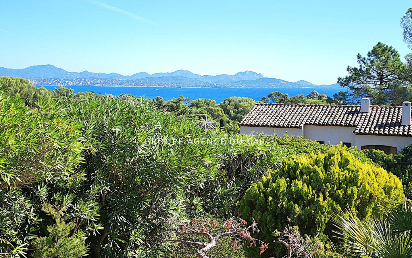 A VENDRE – VILLA PROVENCALE DE PLAIN-PIED AVEC 4 CHAMBRES A PIED DES PLAGES ET DES COMMERCES AU CALME Image 2