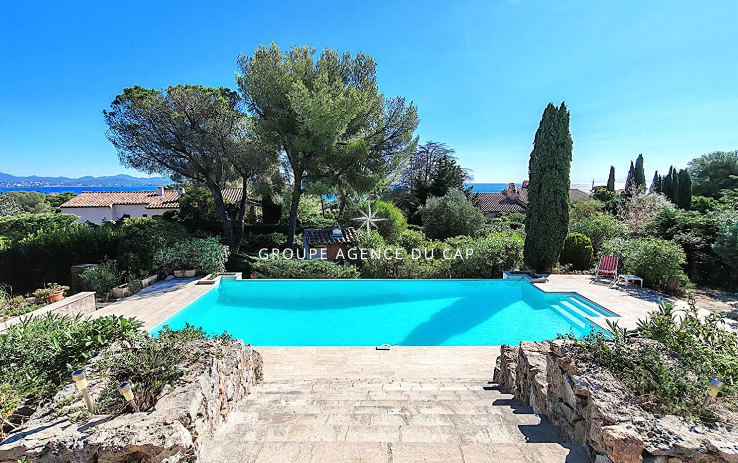 A VENDRE – VILLA PROVENCALE DE PLAIN-PIED AVEC 4 CHAMBRES A PIED DES PLAGES ET DES COMMERCES AU CALME Image 3