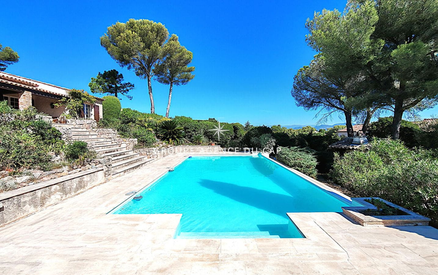 A VENDRE – VILLA PROVENCALE DE PLAIN-PIED AVEC 4 CHAMBRES A PIED DES PLAGES ET DES COMMERCES AU CALME Image 5