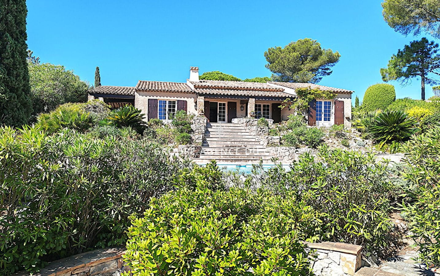 A VENDRE – VILLA PROVENCALE DE PLAIN-PIED AVEC 4 CHAMBRES A PIED DES PLAGES ET DES COMMERCES AU CALME Image 6