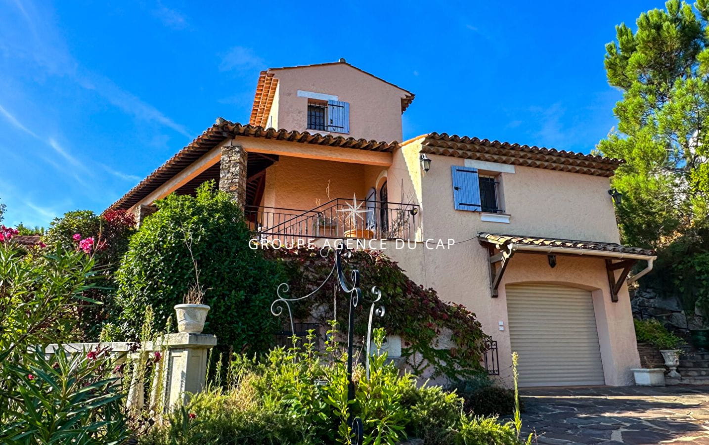 VILLA VUE MER 7 PIÈCES 240m2 AVEC PISCINE GARAGE 4 CHAMBRES POOL HOUSE, À SAINT AYGULF Image 1