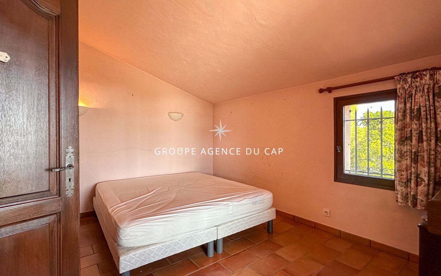 VILLA VUE MER 7 PIÈCES 240m2 AVEC PISCINE GARAGE 4 CHAMBRES POOL HOUSE, À SAINT AYGULF Image 10