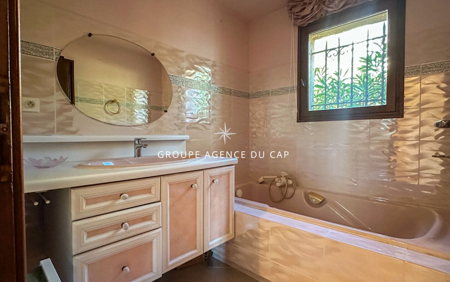 VILLA VUE MER 7 PIÈCES 240m2 AVEC PISCINE GARAGE 4 CHAMBRES POOL HOUSE, À SAINT AYGULF Image 11