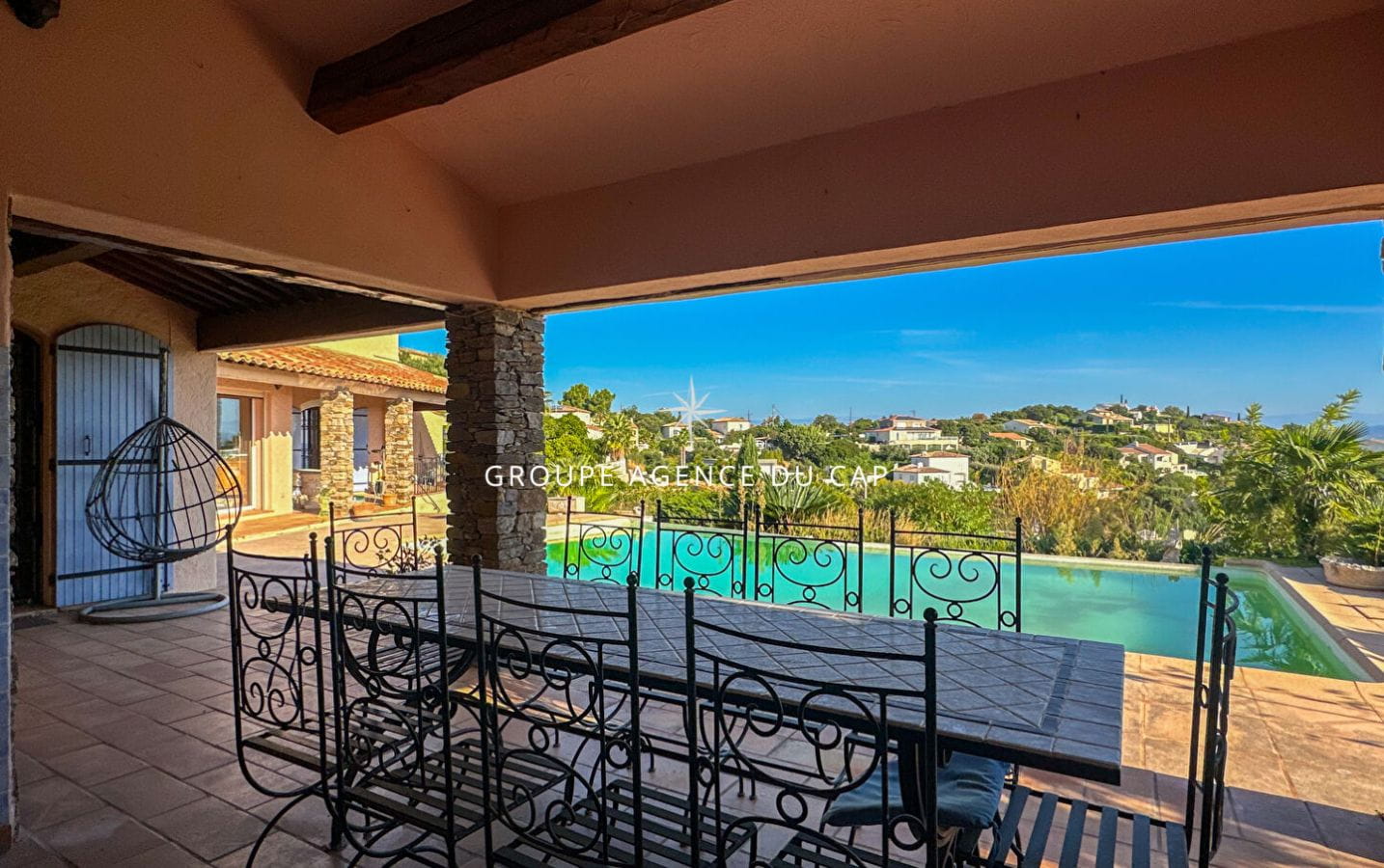 VILLA VUE MER 7 PIÈCES 240m2 AVEC PISCINE GARAGE 4 CHAMBRES POOL HOUSE, À SAINT AYGULF Image 13