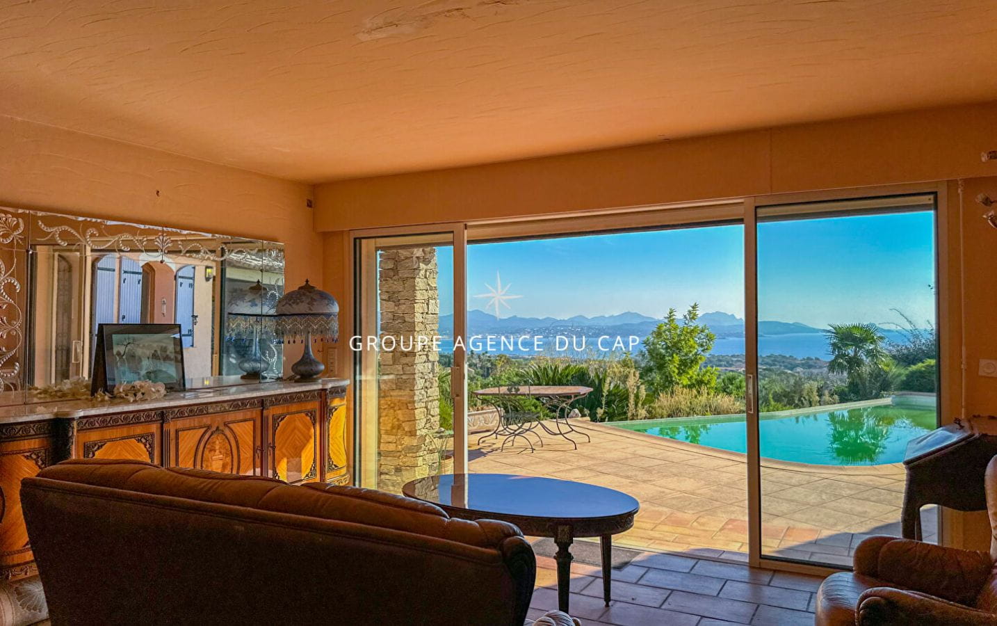 VILLA VUE MER 7 PIÈCES 240m2 AVEC PISCINE GARAGE 4 CHAMBRES POOL HOUSE, À SAINT AYGULF Image 6