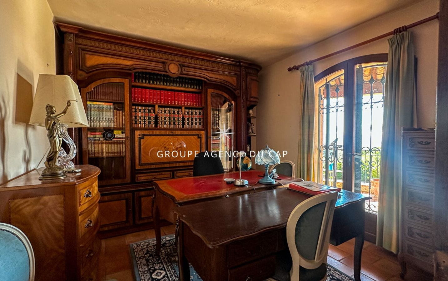 VILLA VUE MER 7 PIÈCES 240m2 AVEC PISCINE GARAGE 4 CHAMBRES POOL HOUSE, À SAINT AYGULF Image 9