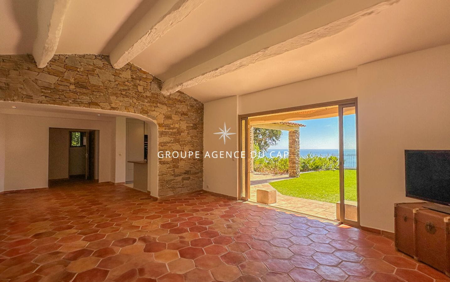 VILLA AVEC VUE MER PANORAMIQUE PISCINE, AU SEIN D’UN DOMAINE PRISÉ A SAINTE MAXIME Image 4