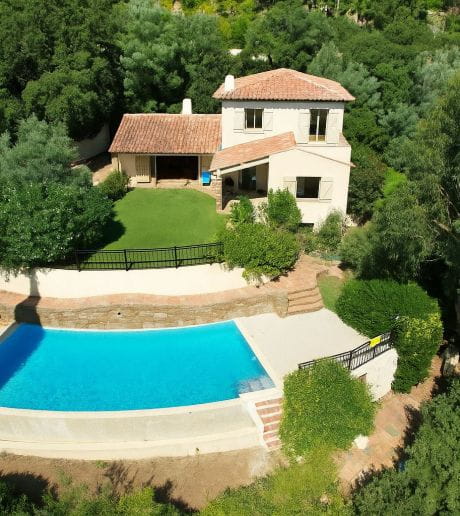 VILLA WITH PANORAMIC SEA VIEW AND POOL, IN A POPULAR ESTATE IN SAINTE MAXIME