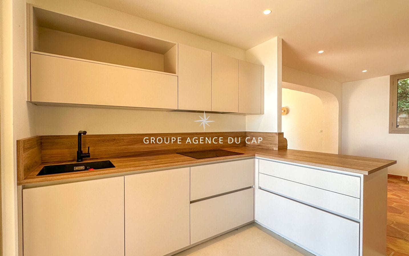 VILLA AVEC VUE MER PANORAMIQUE PISCINE, AU SEIN D’UN DOMAINE PRISÉ A SAINTE MAXIME Image 6