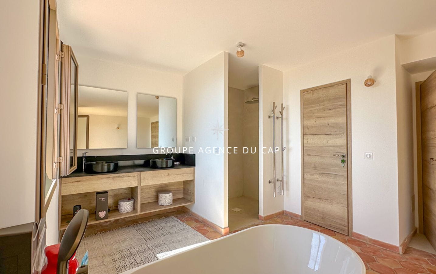 VILLA AVEC VUE MER PANORAMIQUE PISCINE, AU SEIN D’UN DOMAINE PRISÉ A SAINTE MAXIME Image 9