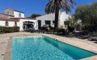 A VENDRE VILLA DE PLAIN PIED 3 CHAMBRES PISCINE 2 GARAGES PARKINGS TERRAIN PLAT VUE BAIE DE ST-TROPEZ AUX ISSAMBRES Min 1