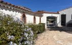 A VENDRE VILLA DE PLAIN PIED 3 CHAMBRES PISCINE 2 GARAGES PARKINGS TERRAIN PLAT VUE BAIE DE ST-TROPEZ AUX ISSAMBRES Min 12