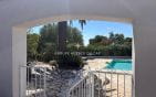 A VENDRE VILLA DE PLAIN PIED 3 CHAMBRES PISCINE 2 GARAGES PARKINGS TERRAIN PLAT VUE BAIE DE ST-TROPEZ AUX ISSAMBRES Min 13