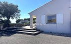 A VENDRE VILLA DE PLAIN PIED 3 CHAMBRES PISCINE 2 GARAGES PARKINGS TERRAIN PLAT VUE BAIE DE ST-TROPEZ AUX ISSAMBRES Min 14