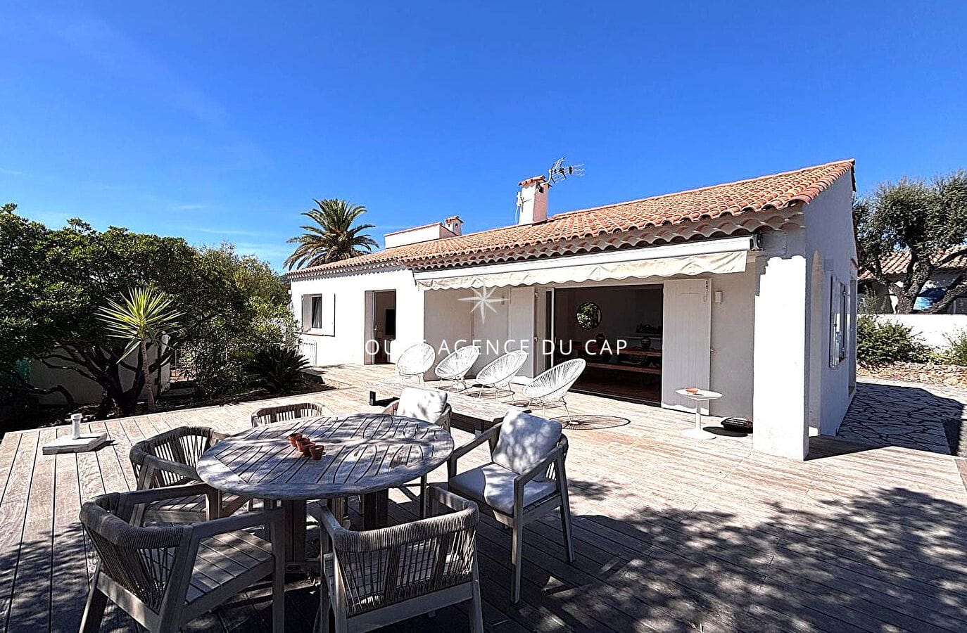 Villa for sale overlooking the Gulf of Saint-Tropez – Les Issambres Image 2