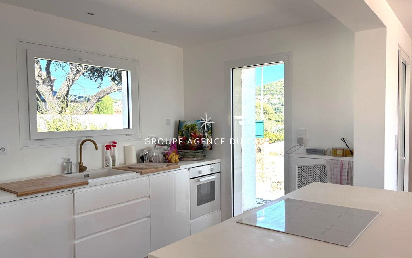 Villa for sale overlooking the Gulf of Saint-Tropez – Les Issambres Image 4