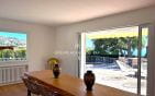 A VENDRE VILLA DE PLAIN PIED 3 CHAMBRES PISCINE 2 GARAGES PARKINGS TERRAIN PLAT VUE BAIE DE ST-TROPEZ AUX ISSAMBRES Min 7