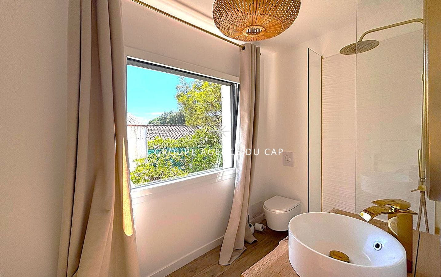 Villa for sale overlooking the Gulf of Saint-Tropez – Les Issambres Image 9