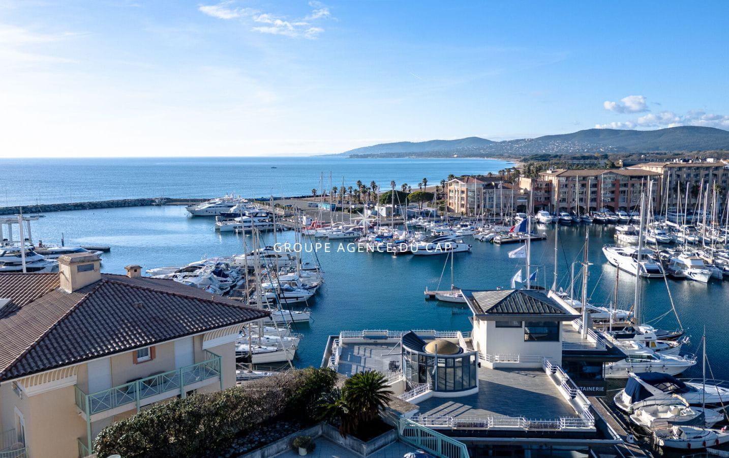 Appartement de luxe à vendre à Fréjus Plage avec vue mer Image 1