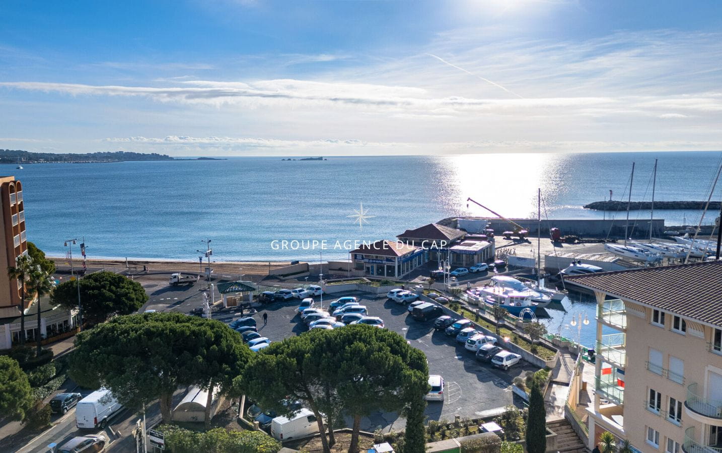 Appartement de luxe à vendre à Fréjus Plage avec vue mer Image 2
