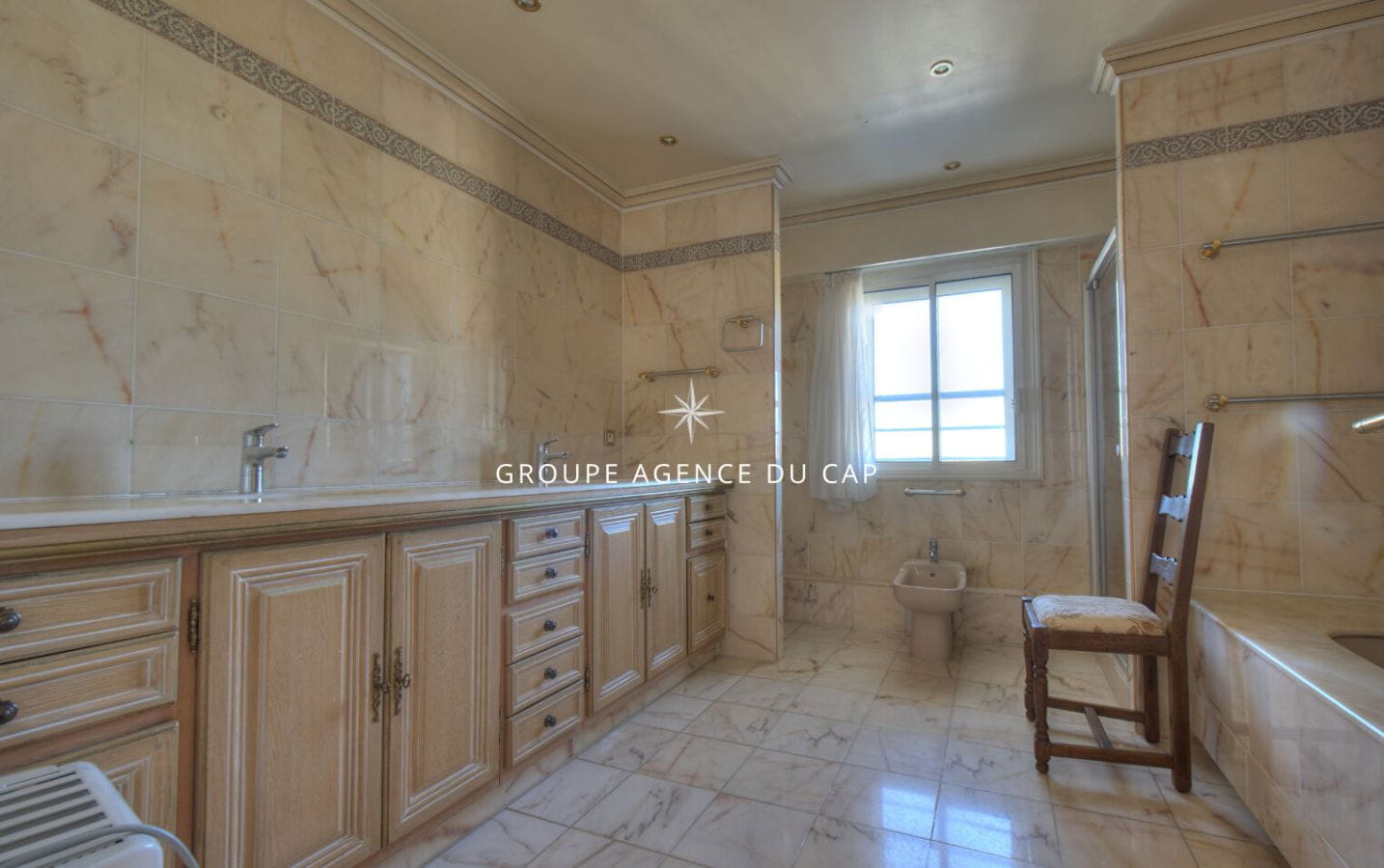 Appartement de luxe à vendre à Fréjus Plage avec vue mer Image 7