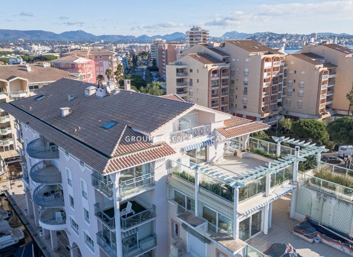 Appartement de luxe à vendre à Fréjus Plage avec vue mer