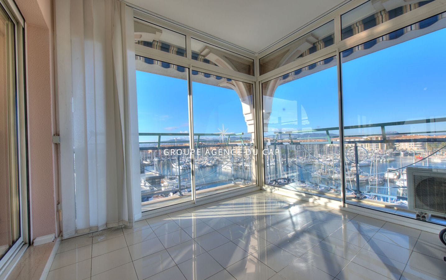 Appartement de luxe à vendre à Fréjus Plage avec vue mer Image 9