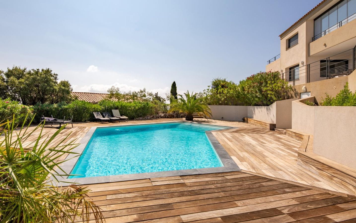 A VENDRE APPARTEMENT 3 PIECES REZ-DE-JARDIN GARAGE CAVE RESIDENCE AVEC PISCINE VUE MER PANORAMIQUE, AUX ISSAMBRES Image 13