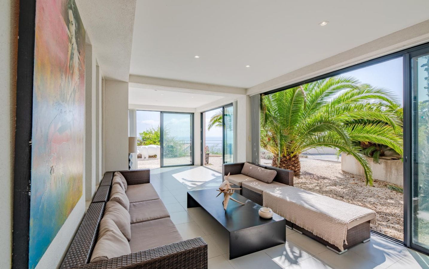 A VENDRE APPARTEMENT 3 PIECES REZ-DE-JARDIN GARAGE CAVE RESIDENCE AVEC PISCINE VUE MER PANORAMIQUE AUX ISSAMBRES Image 3