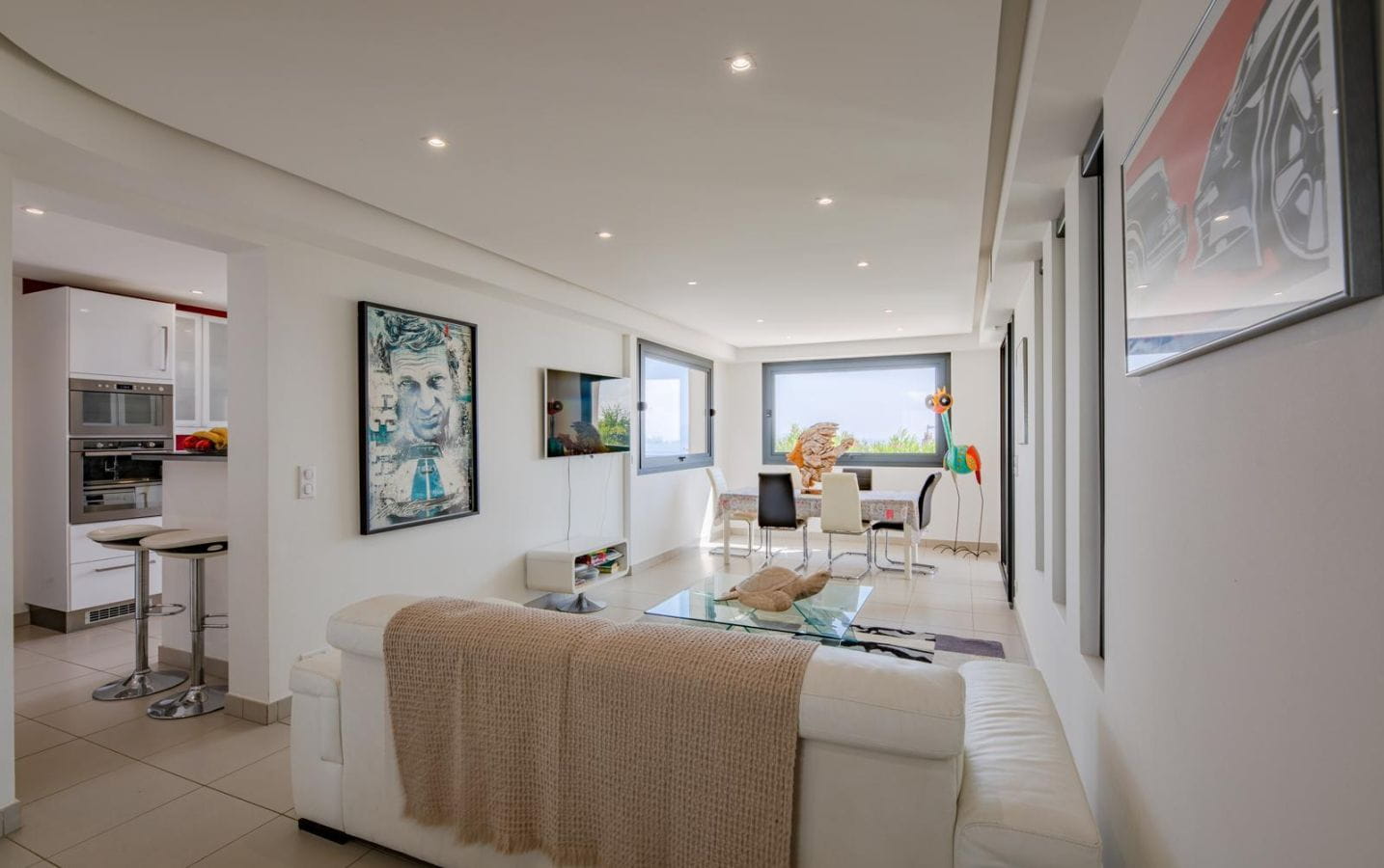 A VENDRE APPARTEMENT 3 PIECES REZ-DE-JARDIN GARAGE CAVE RESIDENCE AVEC PISCINE VUE MER PANORAMIQUE AUX ISSAMBRES Image 4