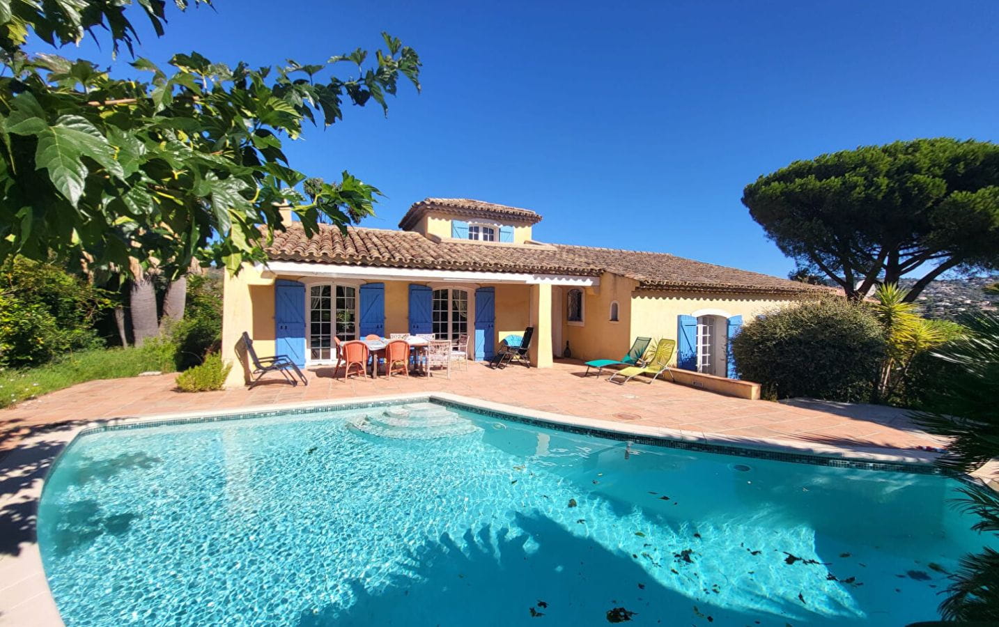 Villa à vendre à Sainte Maxime avec vue mer Image 0