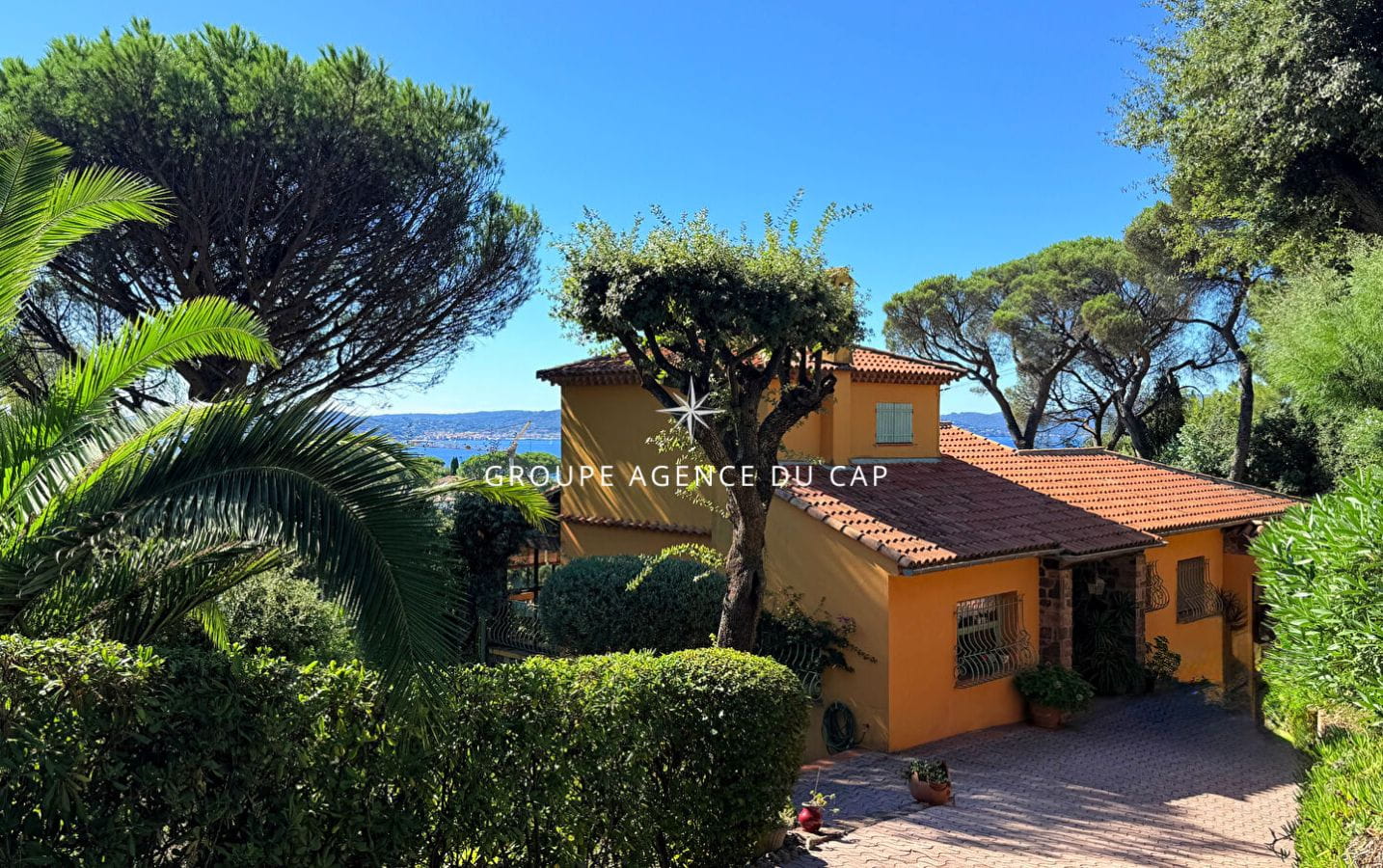 VILLA VUE MER SUR LE GOLFE DE SAINT TROPEZ DE 200 M² SUR SAINTE MAXIME Image 0