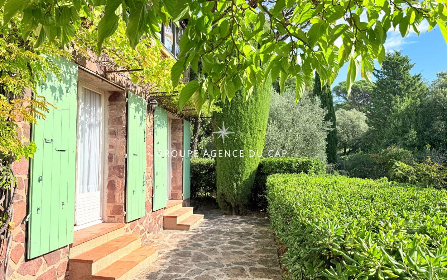 VILLA VUE MER SUR LE GOLFE DE SAINT TROPEZ DE 200 M² SUR SAINTE MAXIME Image 4