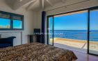 PIEDS DANS L’EAU VILLA DE 240M2 FACE A LA MER AVEC PISCINE, AUX ISSAMBRES Min 10