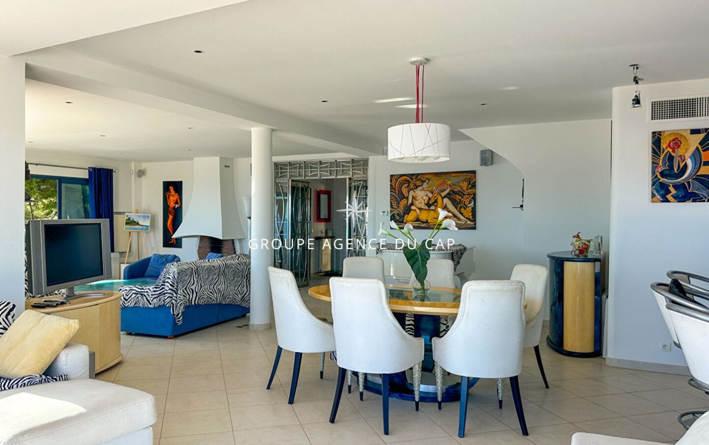 PIEDS DANS L’EAU VILLA DE 240M2 FACE A LA MER AVEC PISCINE, AUX ISSAMBRES Image 17