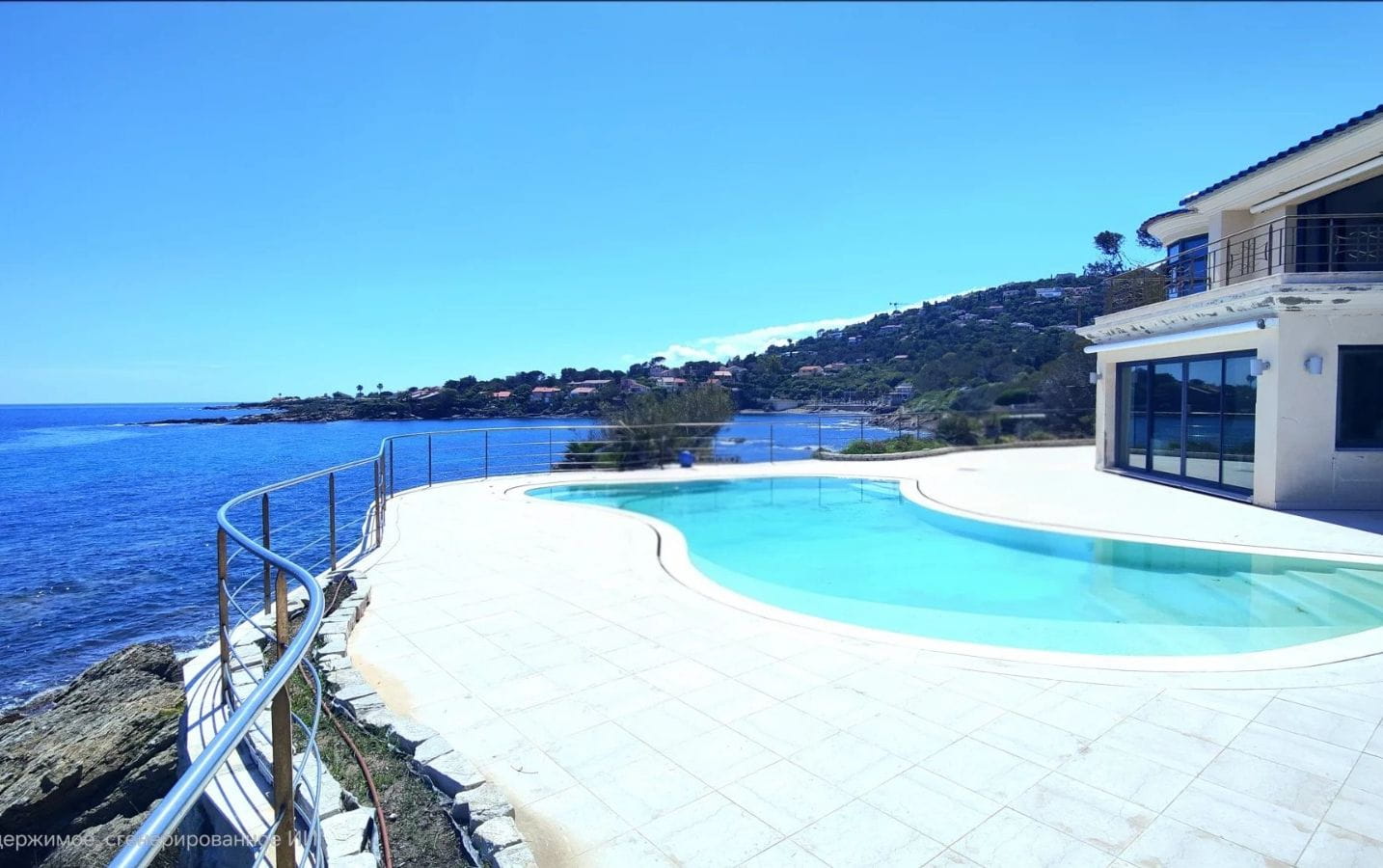 PIEDS DANS L’EAU VILLA DE 240M2 FACE A LA MER AVEC PISCINE, AUX ISSAMBRES Image 5