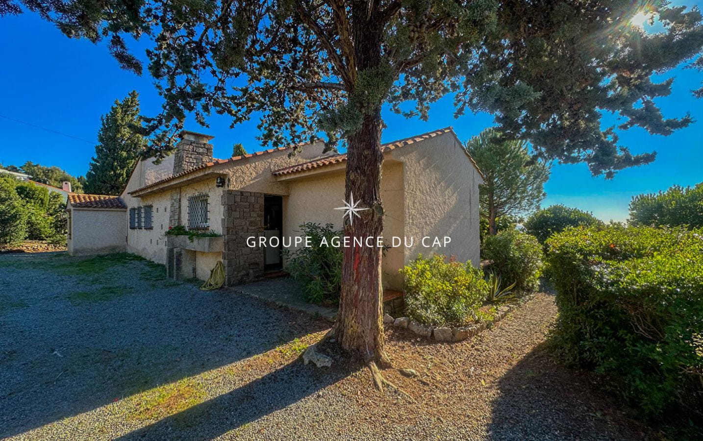 A VENDRE VILLA DE PLAIN PIED VUE MER LES ISSAMBRES Image 10