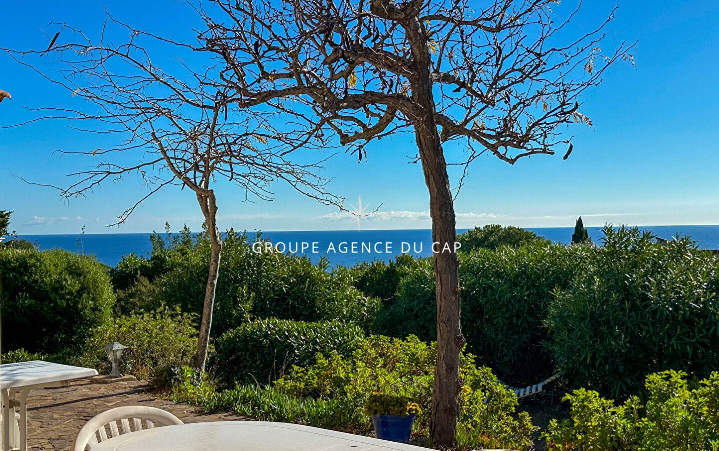 A VENDRE VILLA DE PLAIN PIED VUE MER LES ISSAMBRES Image 0