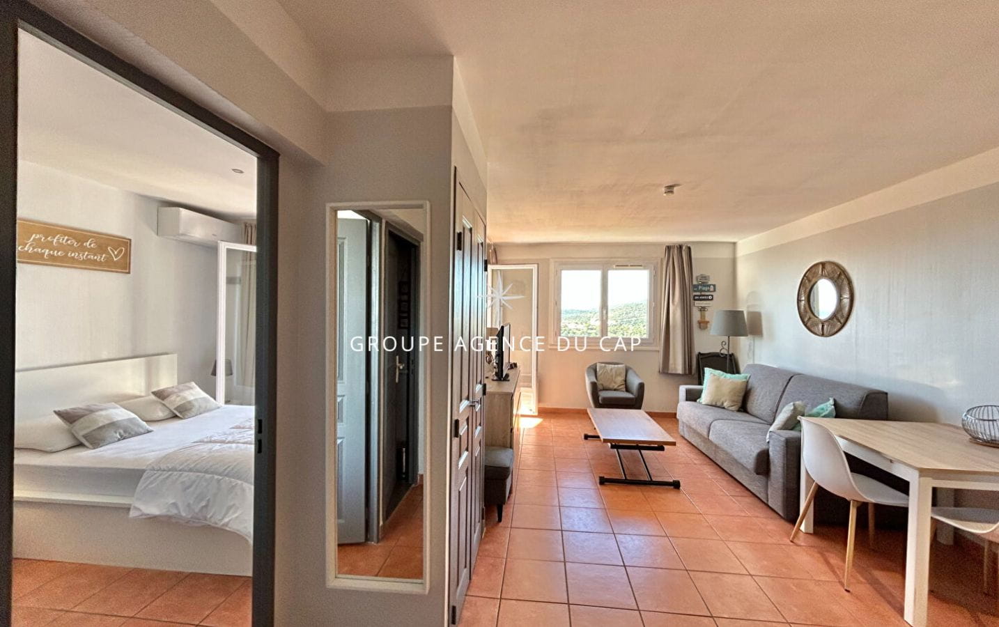 For sale: renovated 36sqm apartment with sea view and terrace, in Les Issambres Image 3
