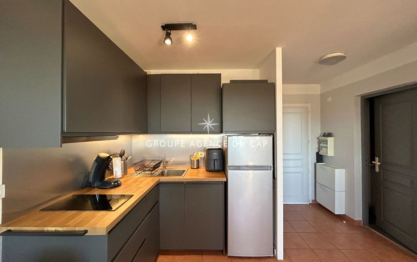 For sale: renovated 36sqm apartment with sea view and terrace, in Les Issambres Image 5