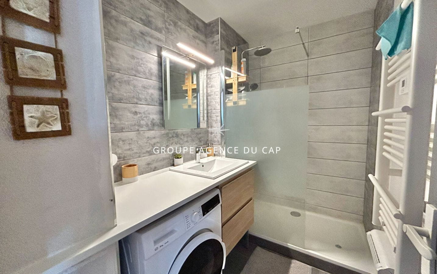 For sale: renovated 36sqm apartment with sea view and terrace, in Les Issambres Image 6