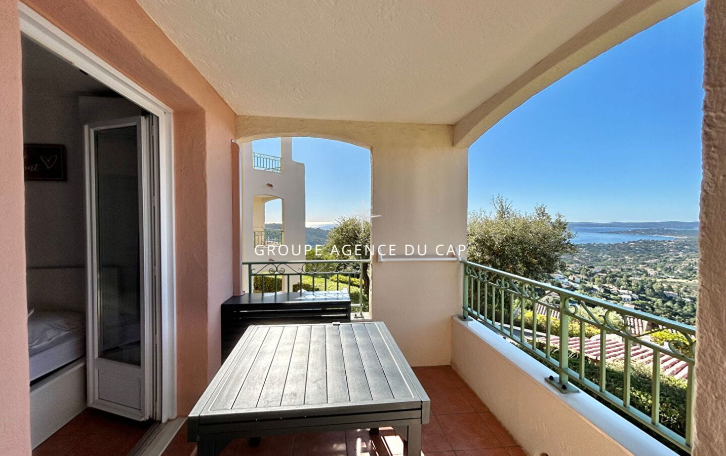 A vendre appartement vue mer rénové de 36m² avec terrasse, aux Issambres Image 2