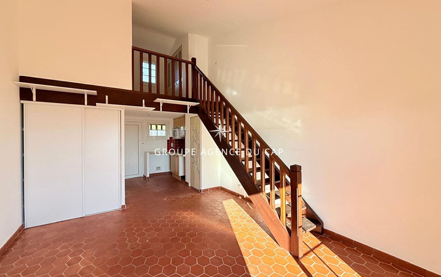 A VENDRE APPARTEMENT 2 PIÈCES EN DUPLEX AVEC UNE TERRASSE VUE MER, DANS UNE RÉSIDENCE PROCHE DES PLAGES, AUX ISSAMBRES Image 1